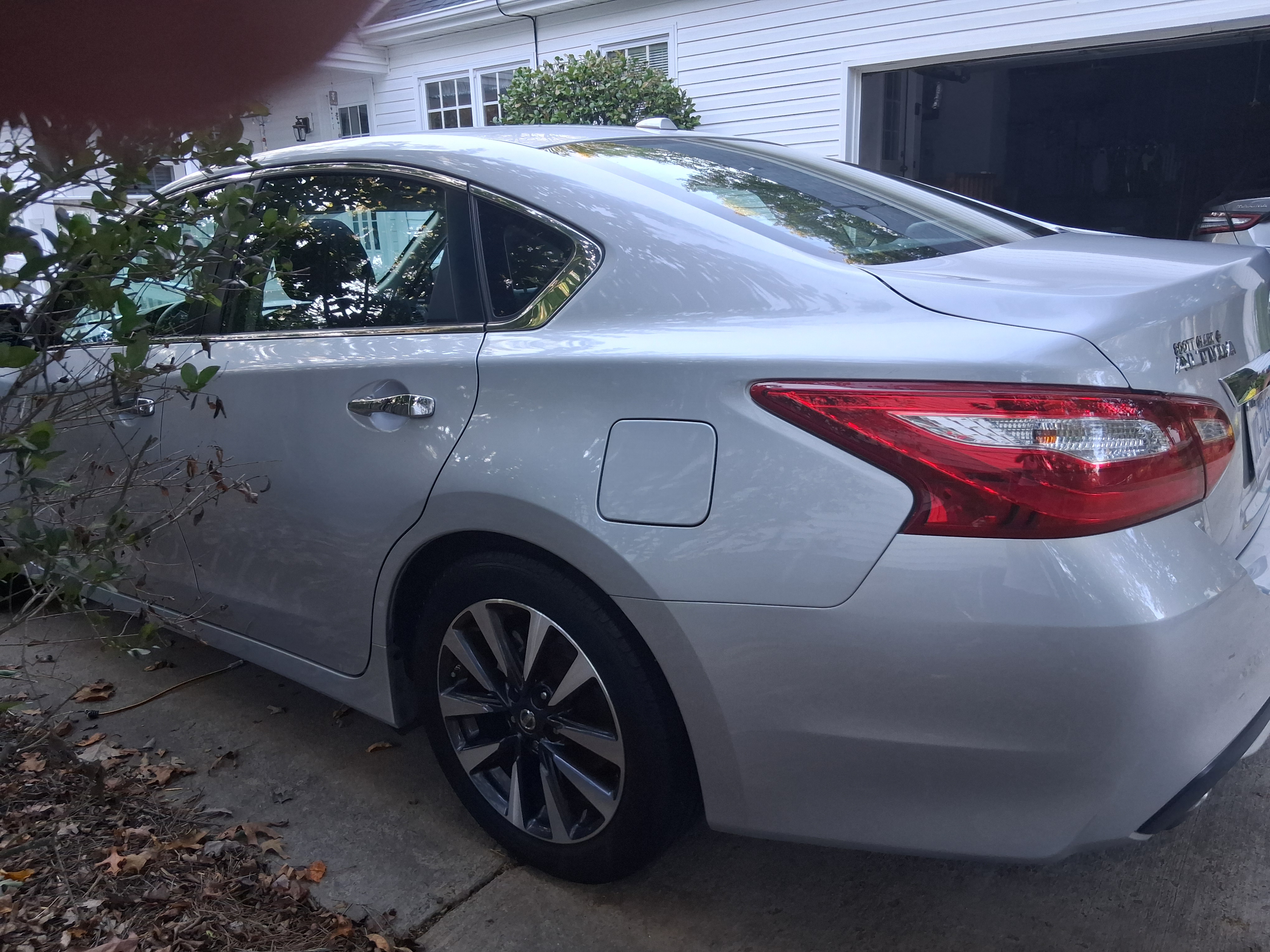 Used 2016 Nissan Altima 2.5 SL w/ Moonroof Package FWD image 12