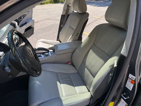 Used 2016 Lexus LS 600h L image 16