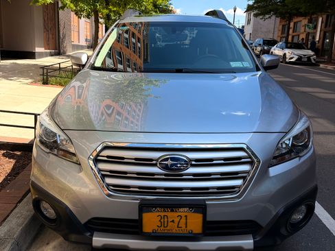 Used 2017 Subaru Outback 3.6R Limited AWD/4WD image 5