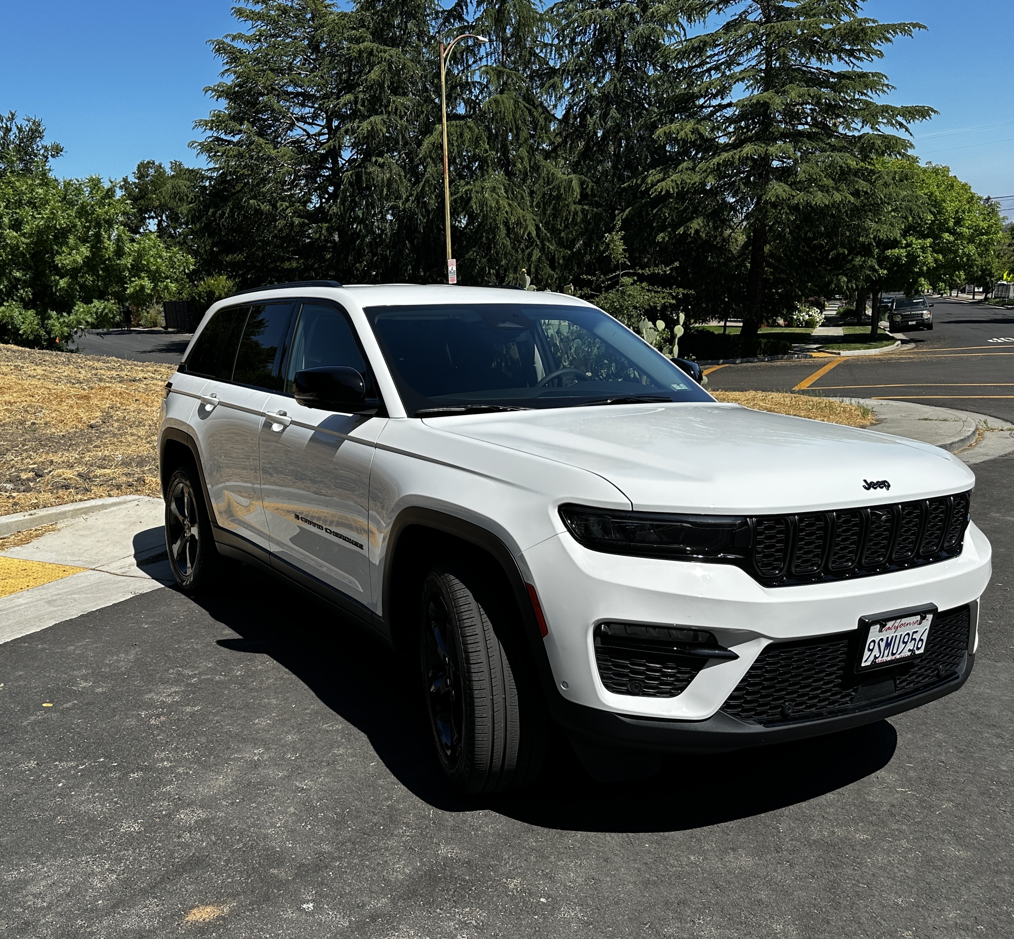 Used 2024 Jeep Grand Cherokee Limited w/ Luxury Tech Group II RWD image 5