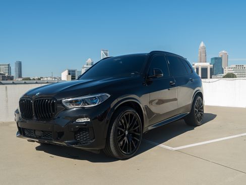 Used 2020 BMW X5 M50i w/ Executive Package image 1
