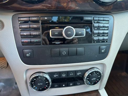 Used 2014 Mercedes-Benz GLK 250 BlueTEC 4MATIC image 10