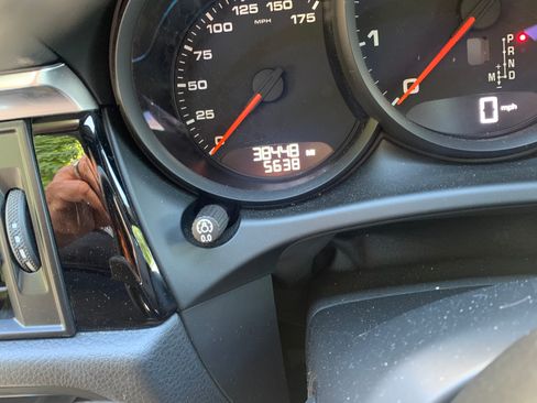 Used 2021 Porsche Macan Sport Edition image 4