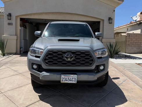 Used 2021 Toyota Tacoma TRD Sport w/ Technology Package image 11