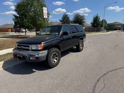 Used 2000 Toyota 4Runner SR5 image 6