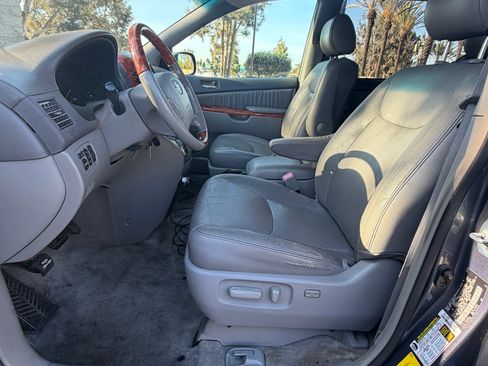 Used 2008 Toyota Sienna XLE Limited image 5