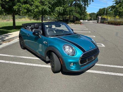 Used 2016 MINI Cooper Convertible image 4