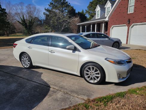 Used 2013 Toyota Avalon XLE image 2