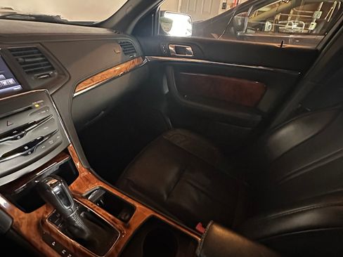 Used 2013 Lincoln MKS AWD image 21