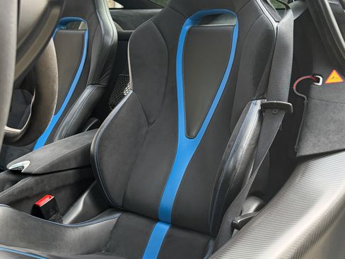 Used 2018 McLaren 720S Performance RWD image 19