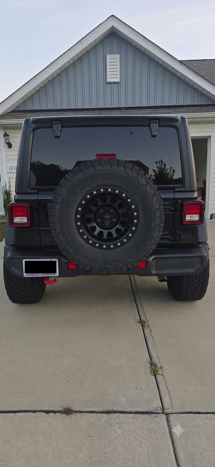Used 2023 Jeep Wrangler Unlimited Rubicon w/ Cold Weather Group AWD/4WD image 12