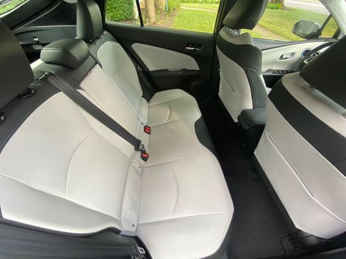 Used 2016 Toyota Prius Four FWD image 10