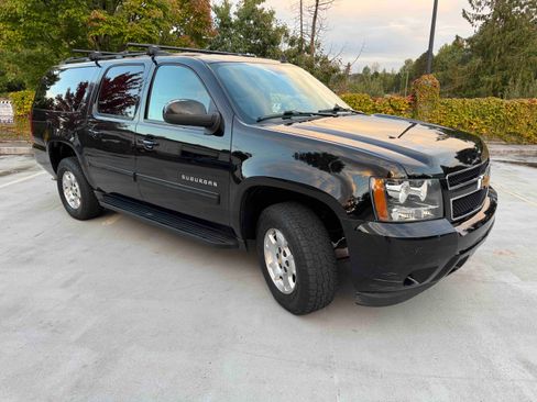 Used 2012 Chevrolet Suburban LT image 2