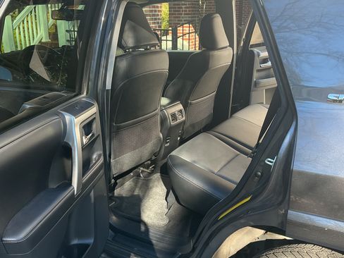 Used 2016 Toyota 4Runner SR5 Premium image 16