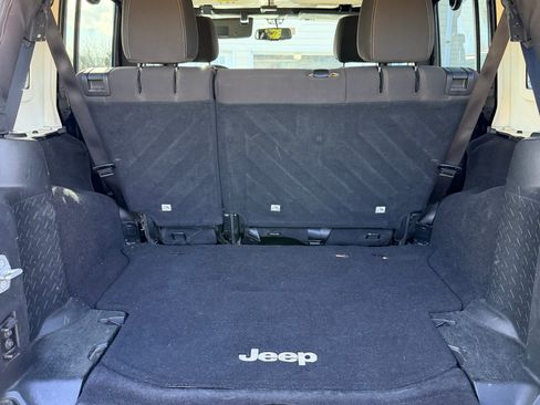 Used 2016 Jeep Wrangler Unlimited Sahara w/ Dual Top Group image 17