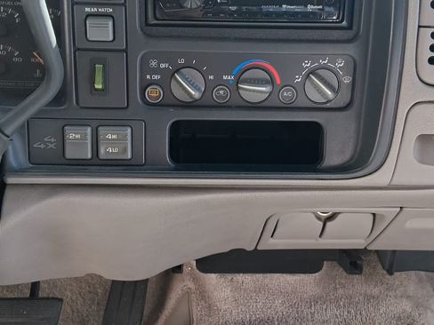 Used 1996 Chevrolet Tahoe 4WD 2-Door image 15