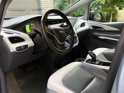 Used 2017 Chevrolet Bolt Premier FWD image 13