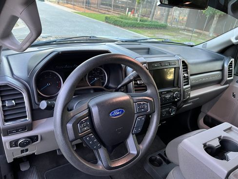 Used 2017 Ford F250 XLT w/ XLT Value Package image 4