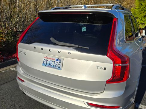 Used 2018 Volvo XC90 T6 Momentum w/ Convenience Package image 4