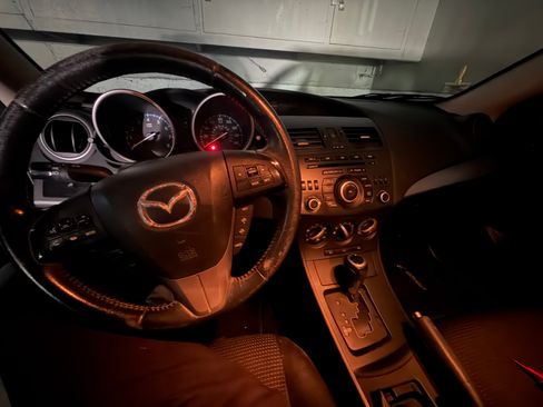 Used 2012 MAZDA MAZDA3 i Touring image 2