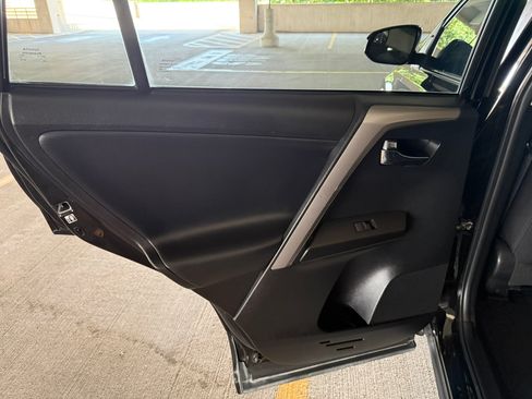 Used 2016 Toyota RAV4 XLE FWD image 21