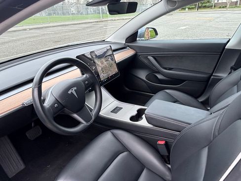 Used 2018 Tesla Model 3 Mid Range image 2
