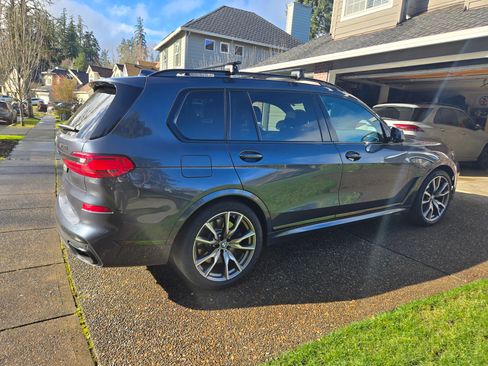Used 2021 BMW X7 M50i w/ Executive Package image 9