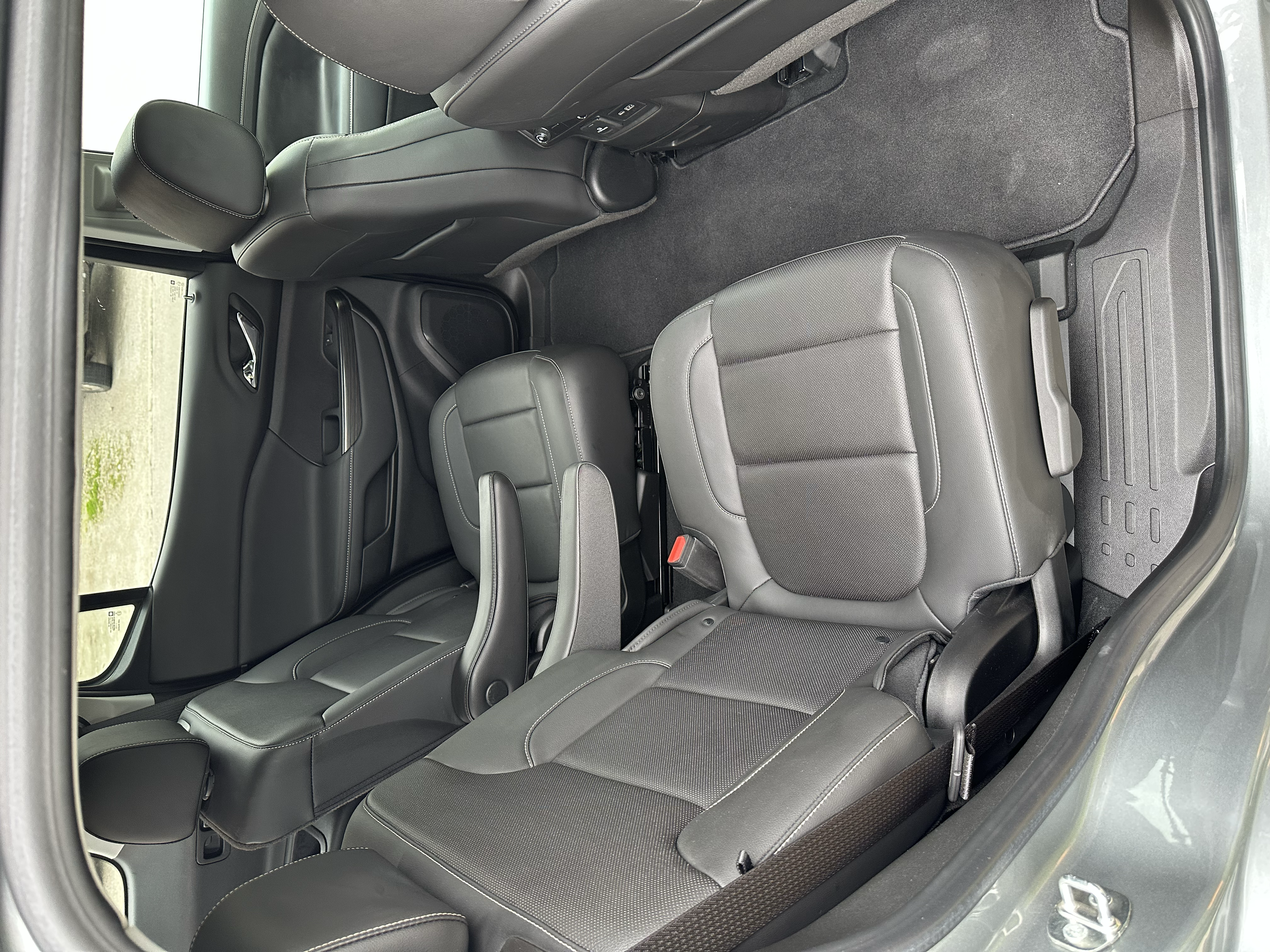 Used 2023 GMC Acadia SLT FWD image 13