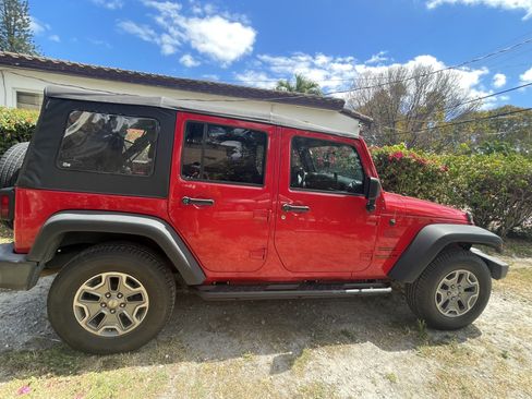 Used 2017 Jeep Wrangler Unlimited Sport image 4