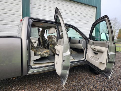 Used 2009 GMC Sierra 2500 SLE w/ Convenience Package image 11