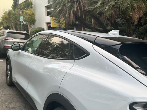 Used 2022 Ford Mustang Mach-E Select image 5