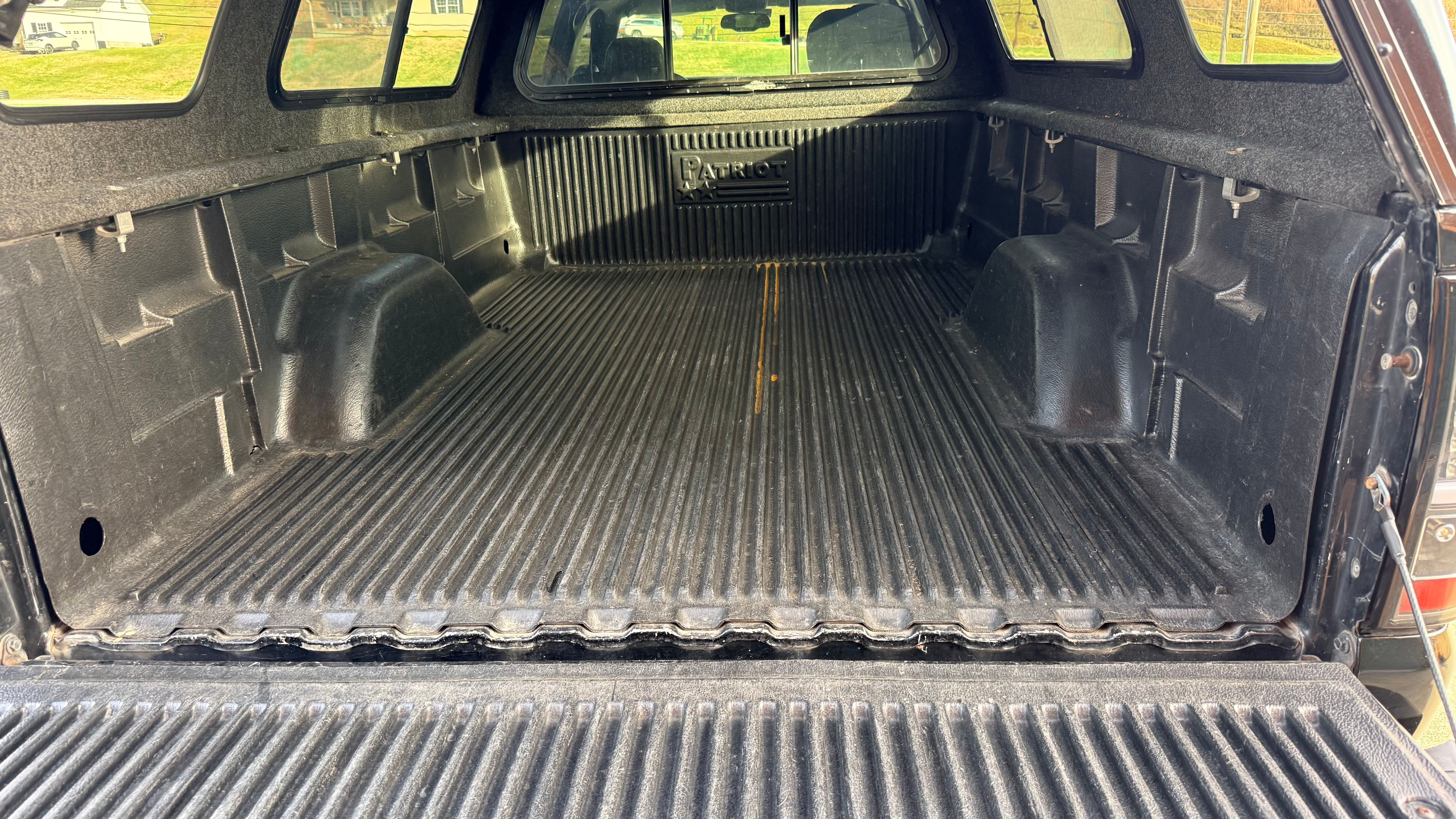 Used 2005 GMC Sierra 2500 SLT w/ Heavy-Duty Power Package AWD/4WD image 28