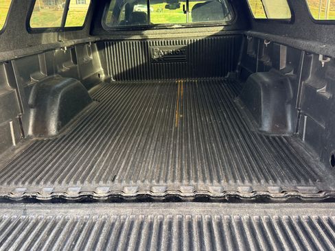 Used 2005 GMC Sierra 2500 SLT w/ Heavy-Duty Power Package image 28