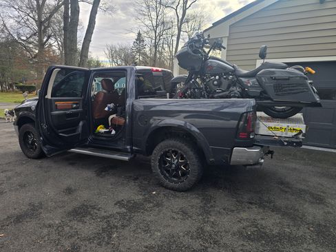 Used 2016 RAM 1500 Laramie Longhorn w/ Convenience Group image 4