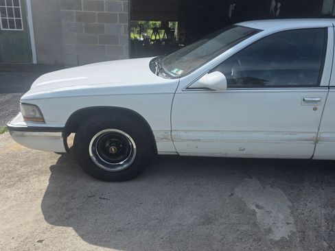 Used 1996 Buick Roadmaster Limited RWD image 2
