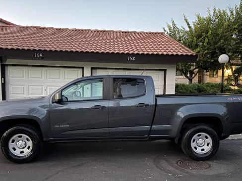 Used 2017 Chevrolet Colorado W/T AWD/4WD image 1