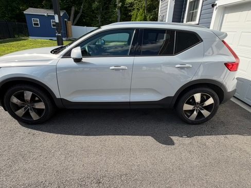Used 2020 Volvo XC40 T5 Momentum w/ Protection Package Premier AWD/4WD image 4