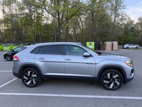Used 2024 Volkswagen Atlas Cross Sport SE image 5