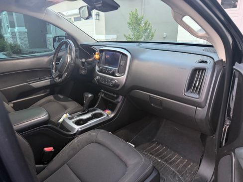 Used 2017 Chevrolet Colorado LT w/ LT Convenience Package RWD image 6
