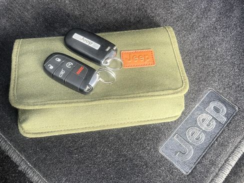 Used 2015 Jeep Grand Cherokee Altitude image 24