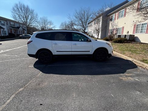 Used 2017 Chevrolet Traverse LS image 10