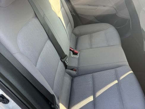 Used 2017 Hyundai Elantra SE image 8