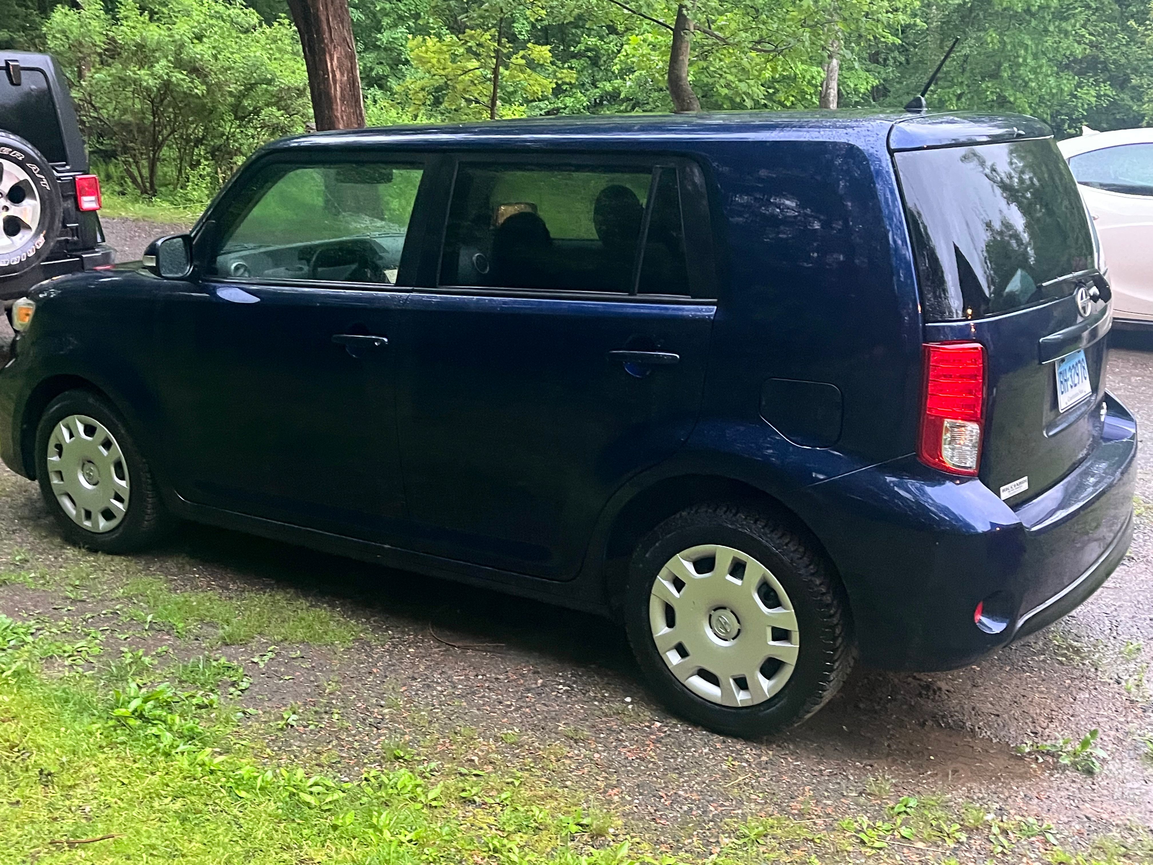 Used 2013 Scion xB FWD image 2