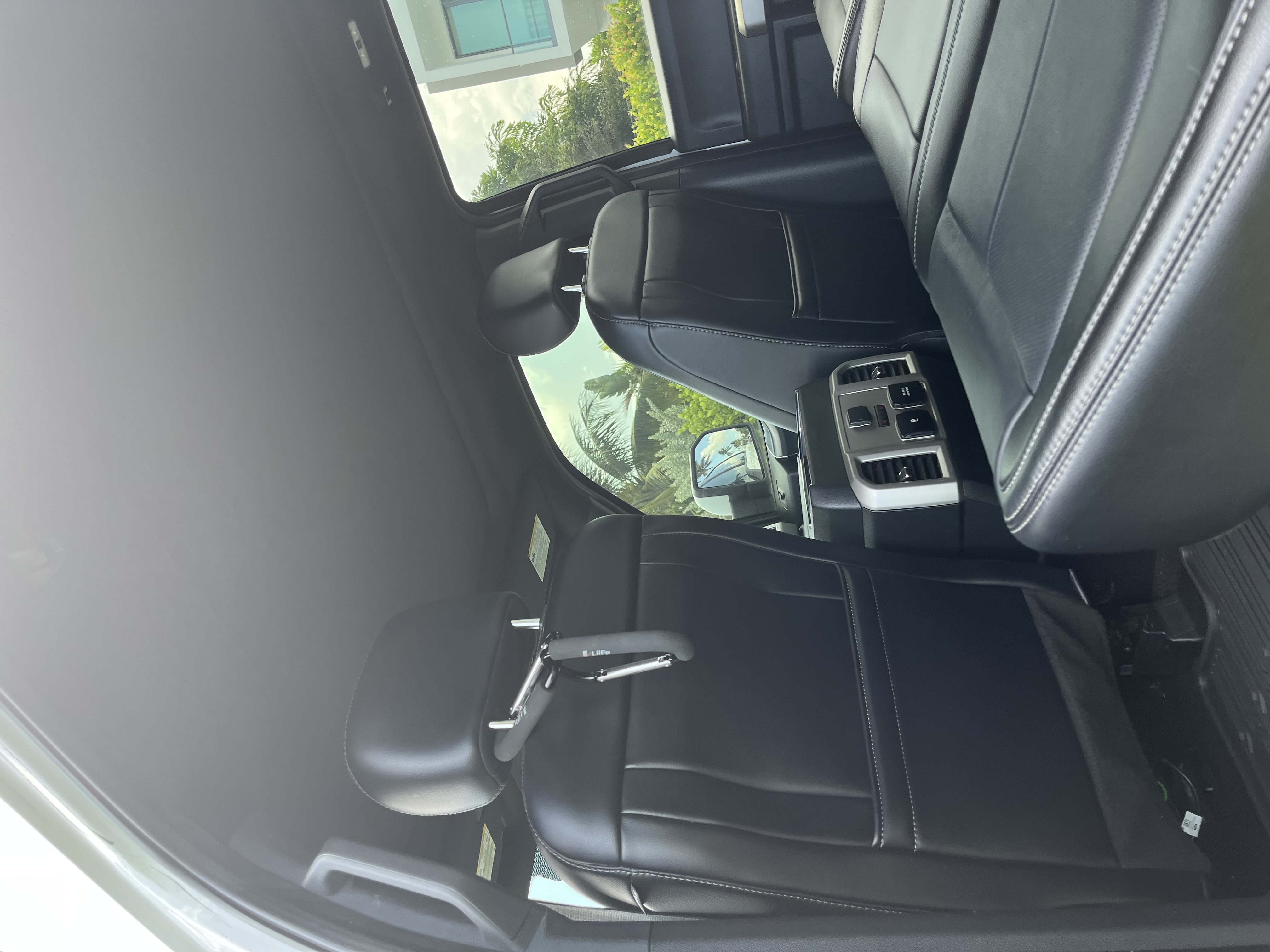 Used 2019 Ford F150 Lariat w/ Equipment Group 502A Luxury AWD/4WD image 17