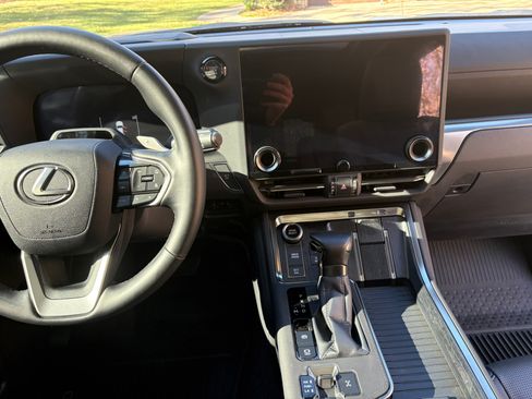 Used 2025 Lexus GX 550 image 26