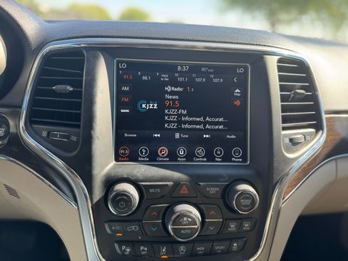 Used 2018 Jeep Grand Cherokee Limited w/ Luxury Group II image 12