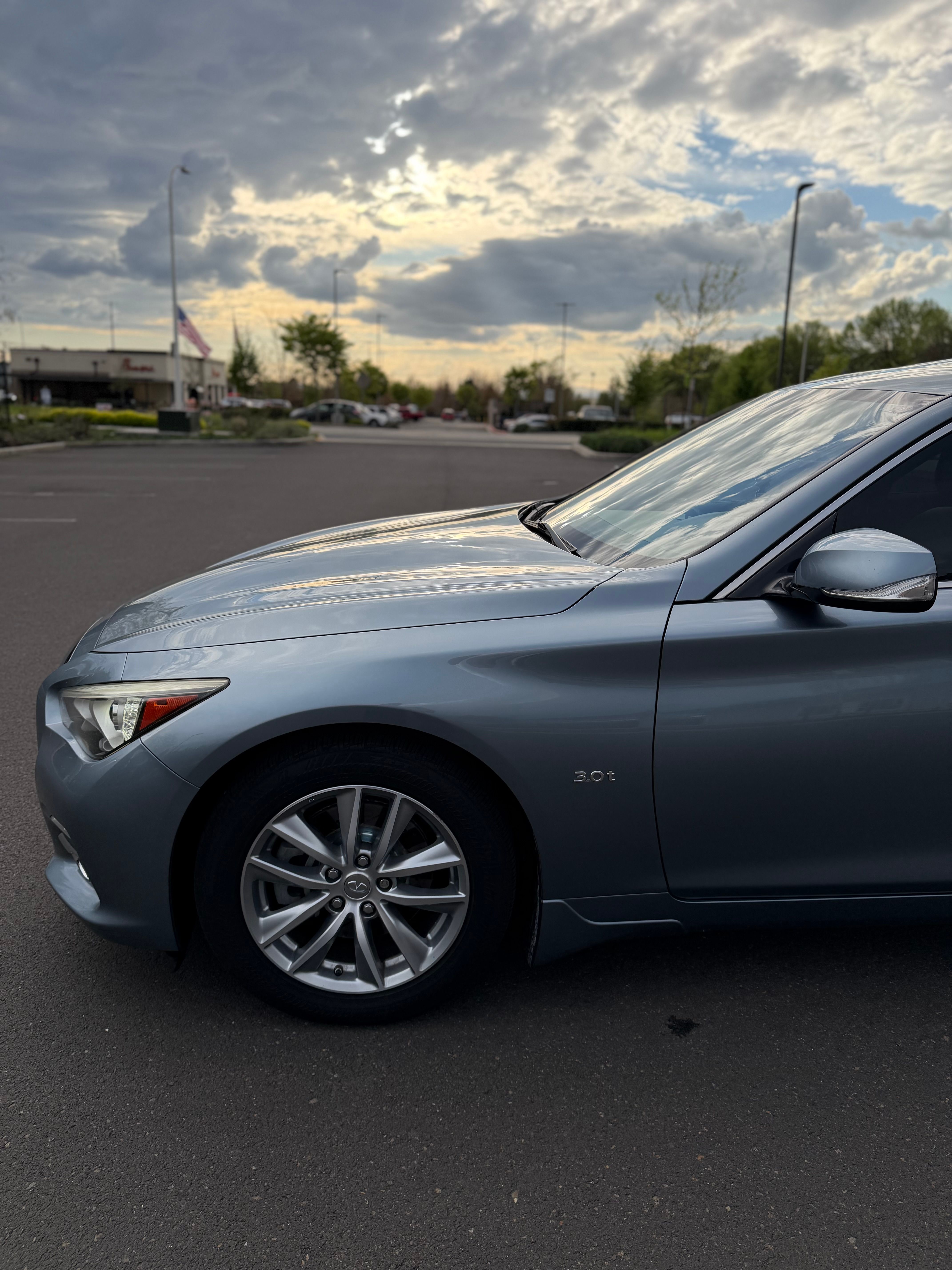 Used 2017 INFINITI Q50 3.0t Premium w/ 3.0T Premium Plus Package RWD image 6