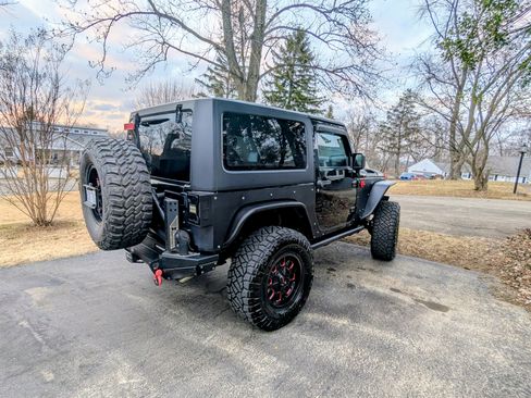 Used 2016 Jeep Wrangler Rubicon w/ Power Convenience Group image 8