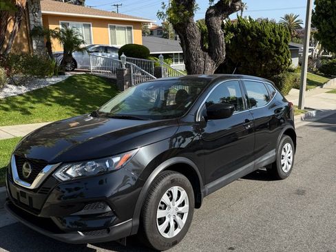 Used 2020 Nissan Rogue Sport S FWD image 4