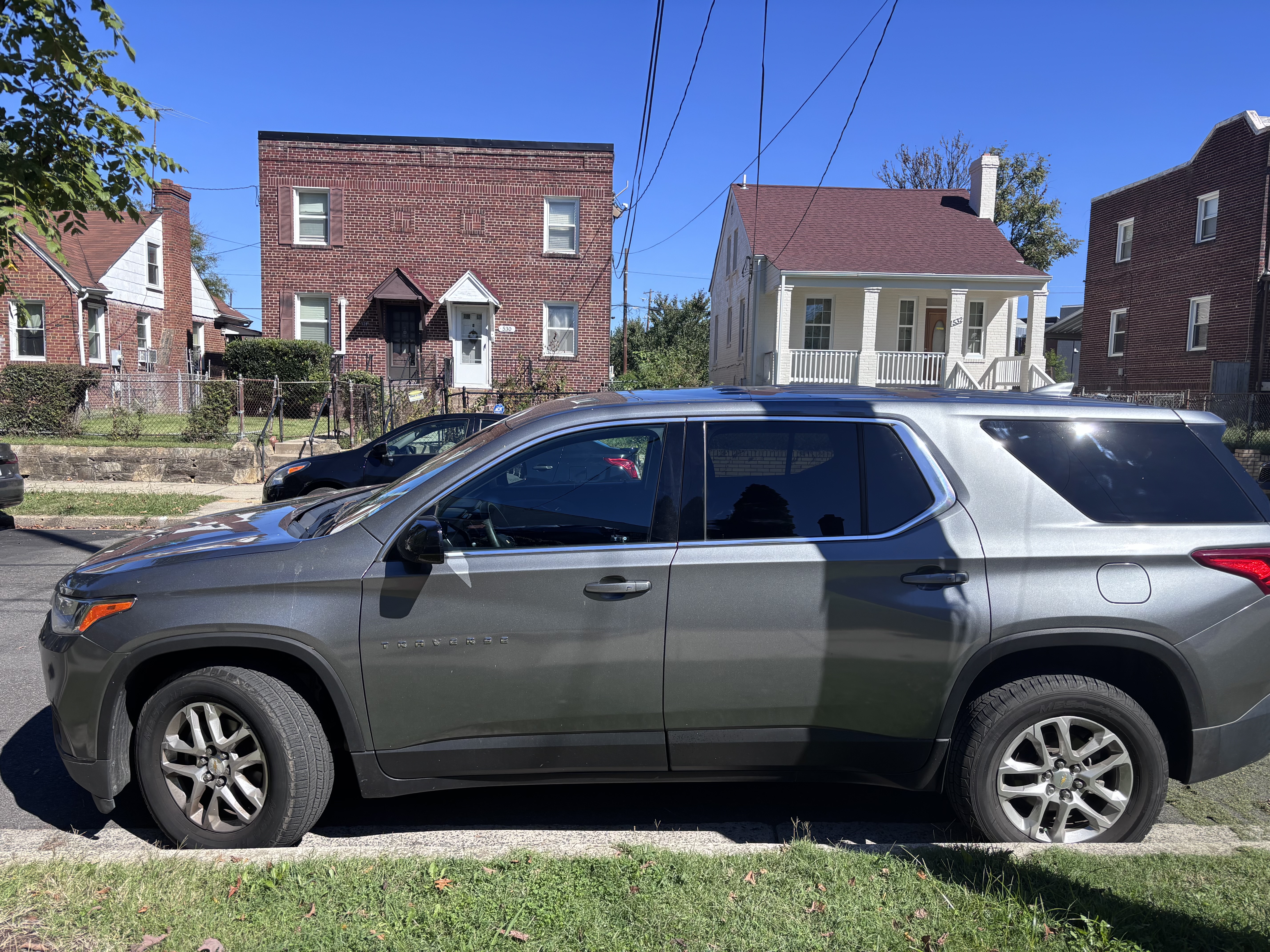 Used 2019 Chevrolet Traverse LS FWD image 1